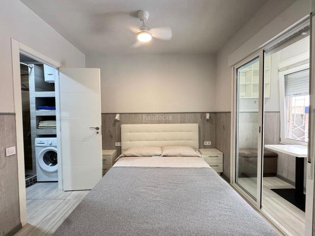 Apartamento en venta en Torrevieja, Avenida Habaneras Curva de Palangre. REFORMADO APARTAMENTO DE 2 DORM. 2 BAÑOS. 65 M2. A 350 METROS DE PLAYA DEL CURA. SEPARADO POR DOS ESTUDIOS PARA ALQUILAR.