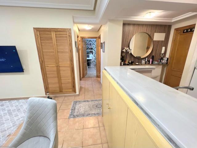 Apartamento en venta en Torrevieja, Aguas Nuevas. Apartamento de dos dormitorios en la prestigiosa zona de Aguas Nuevas Torrevieja. Terraza con vistas al mar, piscina, ascensor, ur. Apartamentos.