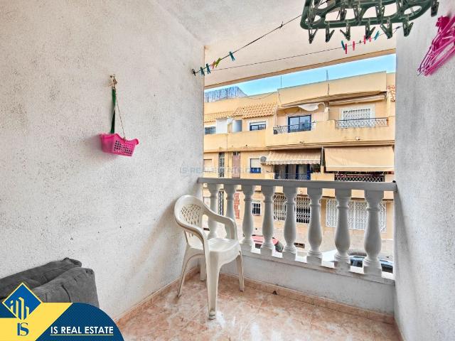 Apartamento en venta en Torrevieja, Antonio Machado. Apartamento con piscina comunitaria, en la provincia de Alicante, en la ciudad de Torrevieja. 2 habitaciones 53 m² 1 kilómetro. Apartamentos.