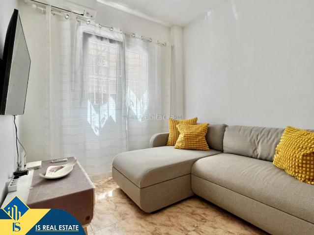 Apartamento en venta en Torrevieja, Antonio Machado. Apartamento con piscina comunitaria, en la provincia de Alicante, en la ciudad de Torrevieja. 2 habitaciones 58 m² 850 metros. Apartamentos.
