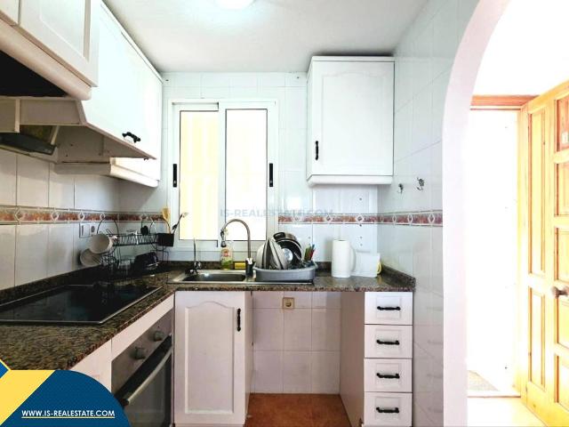 Apartamento en venta en Torrevieja, Antonio Machado. Apartamento con piscina comunitaria, en la provincia de Alicante, en la ciudad de Torrevieja. 2 habitaciones 60 m² 1 kilómetro. Apartamentos.