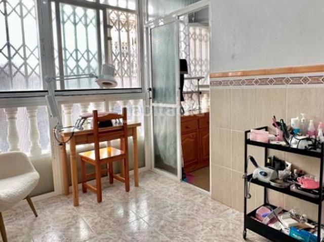 Apartamento en venta en Torrevieja, Antonio Machado. Apartamento con piscina comunitaria en la provincia de Alicante, en Torrevieja. 2 habitaciones 62 m² 900 metros del mar. Apartamentos.