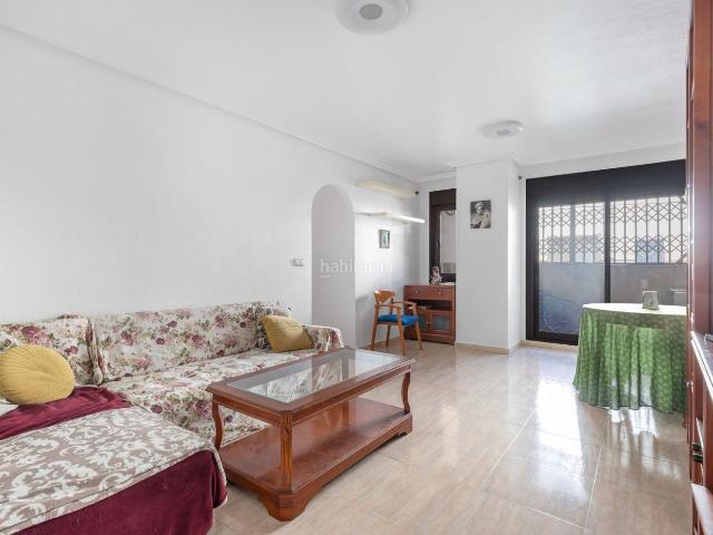 Apartamento en venta en Torrevieja, Antonio Machado. Apartamento de 3 dormitorios con piscina comunitaria en Torrevieja. Apartamentos.