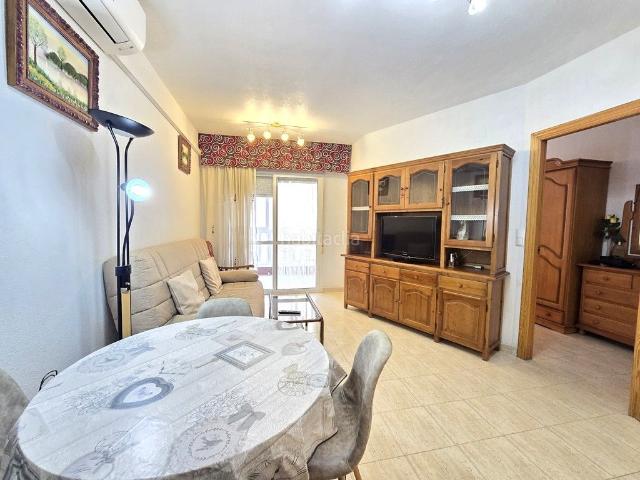 Apartamento en venta en Torrevieja, Antonio Machado. Apartamento luminoso con garaje y trastero incluidos Listo para entrar a vivir en Torrevieja. Apartamentos.