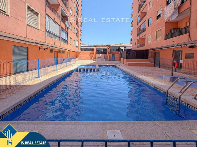 Apartamento en venta en Torrevieja, Antonio Machado. Apartamento reformado con piscina comunitaria, en la provincia de Alicante, en la ciudad de Torrevieja. 1 habitación 43 m² 1 k. Apartamentos.