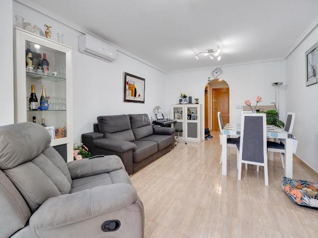 Apartamento en venta en Torrevieja, Antonio Machado. Cozy 2 Bed Apartments in Torrevieja with parking and communal pool. Apartamentos.