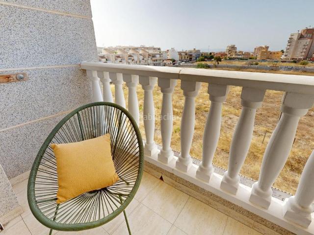 Apartamento en venta en Torrevieja, Antonio Machado. Imagina despertar por la mantildeana, bajar a darte un bantildeo en la piscina antes de que empiece el diacutea, pasear tranquilam. Apartamentos.