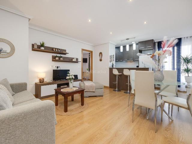 Apartamento en venta en Torrevieja, Antonio Machado. PRECIOSO APARTAMENTO REFORMADO DE 2 DORMITORIOS CON PISCINA COMUNITARIA. Apartamentos.