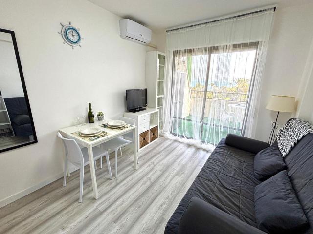 Apartamento en venta en Torrevieja, Cabo Cervera. Acogedor apartamento reformado en una de las zonas más especiales de Torrevieja Cabo Cervera. Apartamentos.