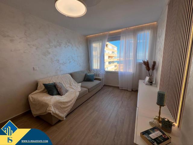 Apartamento en venta en Torrevieja, Cabo Cervera. Apartamento reformado junto al mar en Torrevieja, provincia de Alicante. 2 habitaciones 45 m² 50 metros al mar. Apartamentos.