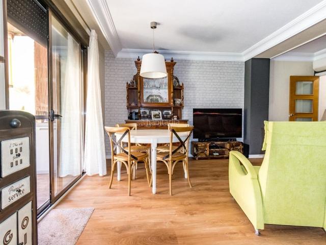 Apartamento en venta en Torrevieja, Centro Muelle Pesquero. Amplio apartamento en el corazón de Torrevieja. Apartamentos.