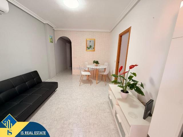 Apartamento en venta en Torrevieja, Centro Muelle Pesquero. Apartamento con piscina comunitaria, en la provincia de Alicante, en la ciudad de Torrevieja. 1 habitación 49 m² 1 kilómetro d.