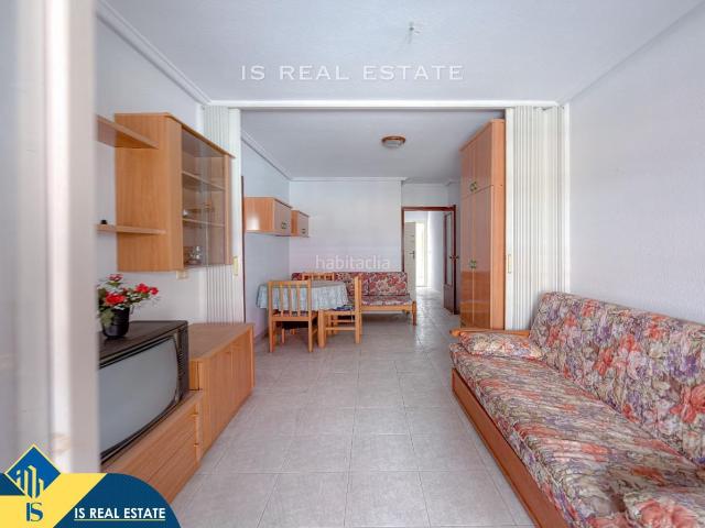 Apartamento en venta en Torrevieja, Centro Muelle Pesquero. Apartamento con piscina comunitaria, en la provincia de Alicante, en la ciudad de Torrevieja. 1 habitacion 59 m² 1,6 kilómetro.