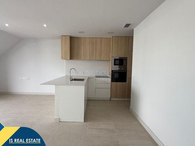 Apartamento en venta en Torrevieja, Centro Muelle Pesquero. Apartamento con piscina comunitaria en la provincia de Alicante, en Torrevieja. 2 habitaciones 115 m² 500 metros del mar. Apartamentos.
