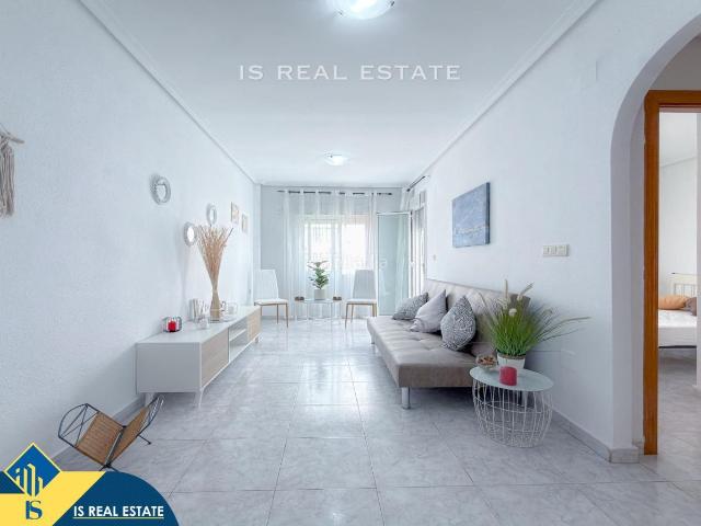 Apartamento en venta en Torrevieja, Centro Muelle Pesquero. Apartamento con piscina comunitaria en la provincia de Alicante, en Torrevieja. 2 habitaciones 74 m² 800 metros del mar. Apartamentos.