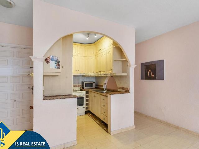 Apartamento en venta en Torrevieja, Centro Muelle Pesquero. Apartamento con terraza en la provincia de Alicante, en Torrevieja. 3 habitaciones 78 m² 50 metros del mar. Apartamentos.