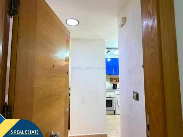 Apartamento en venta en Torrevieja, Centro Muelle Pesquero. Apartamento con terraza en la provincia de Alicante, en Torrevieja. 2 habitaciones 72 m² 450 metros del mar. Apartamentos.
