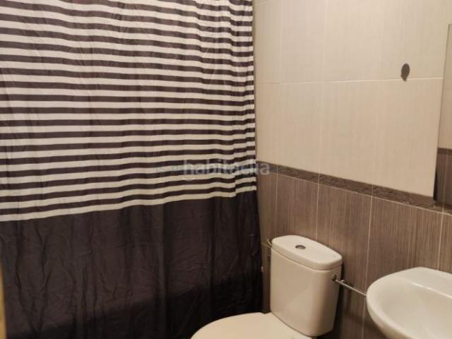 Apartamento en venta en Torrevieja, Centro Muelle Pesquero. Apartamento cerca del mar, en la provincia de Alicante, en la ciudad de Torrevieja. 2 habitaciones 51 m² 1,4 kilómetros del ma.