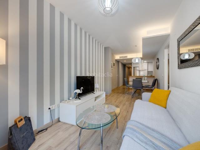 Apartamento en venta en Torrevieja, Centro Muelle Pesquero. APARTAMENTO A 600M DEL PUERTO DE TORREVIEJA Y LISTO PARA ENTRAR A VIVIR CON GARAJE INCLUIDO. Apartamentos.