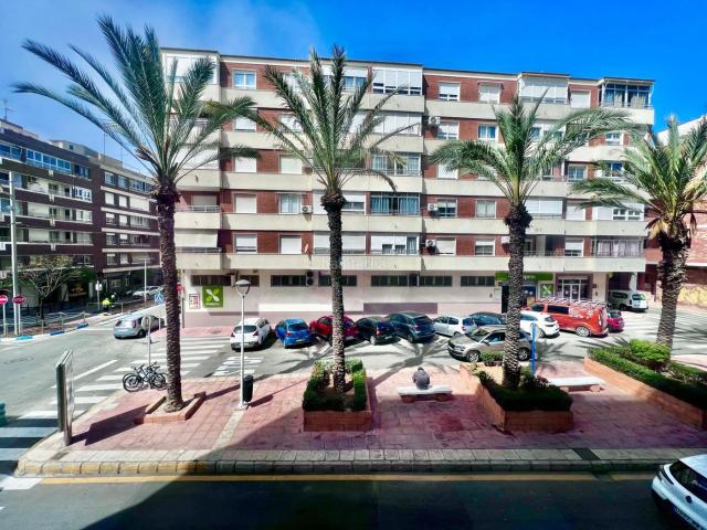 Apartamento en venta en Torrevieja, Centro Muelle Pesquero. APARTAMENTO DE 2 DORMITORIOS 2 BAÑOS EN TORREVIEJA CENTRO. Apartamentos.