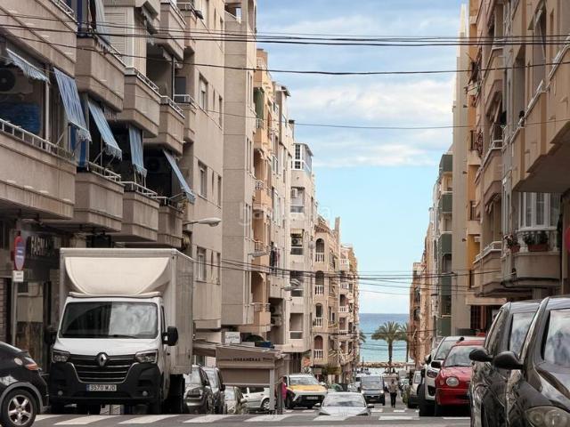 Apartamento en venta en Torrevieja, Centro Muelle Pesquero. Apartamentos.