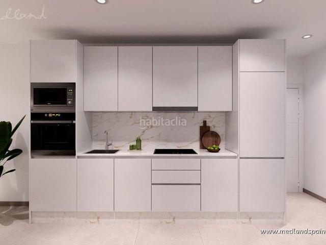 Apartamento en venta en Torrevieja, Centro Muelle Pesquero. Ático de 1 dormitorio con solárium cerca de la playa en Torrevieja. Apartamentos.