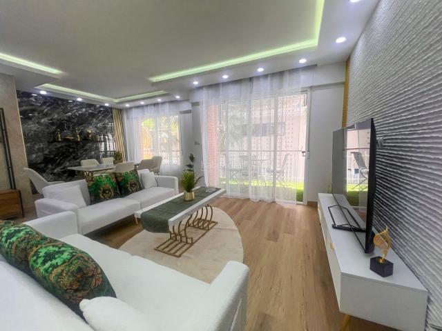 Apartamento en venta en Torrevieja, Centro Muelle Pesquero. Descubre este acogedornbspapartamento de lujo en Torrevieja, situado en una de las zonas más cotizadas y elegantes de la ciudad, a.