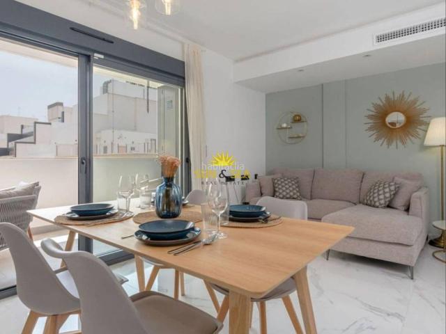 Apartamento en venta en Torrevieja, Centro Muelle Pesquero. iexclVENTA DE MODERNO APARTAMENTO A POCOS METROS DEL MAR EN TORREVIEJA!iexclDescubre esta fantaacutestica oportunidad de compra en.