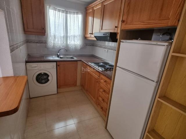 Apartamento en venta en Torrevieja, Centro Muelle Pesquero. Listo para disfrutar 2 dormitorios, terraza y piscina en Torrevieja. Apartamentos.
