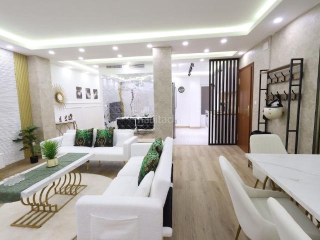 Apartamento en venta en Torrevieja, Centro Muelle Pesquero. Piso totalmente reformado en el centro de Torrevieja!. Apartamentos.