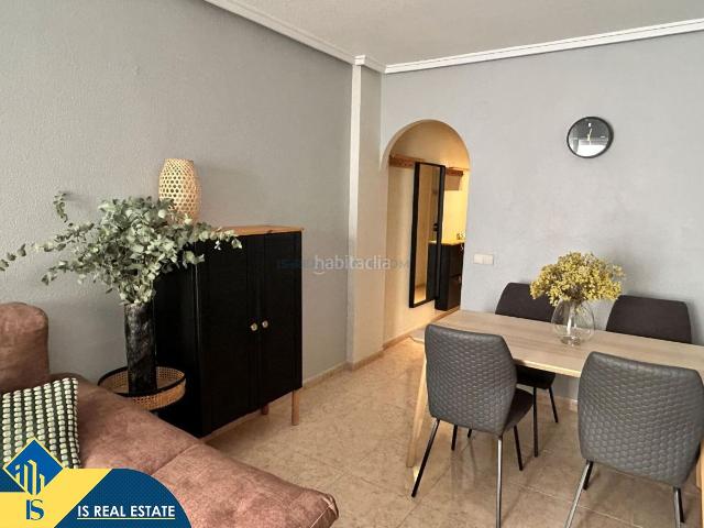 Apartamento en venta en Torrevieja, El Molino. Apartamento con piscina comunitaria, en la provincia de Alicante, en la ciudad de Torrevieja. 2 habitaciones 57 m² 1,3 kilómet. Apartamentos.