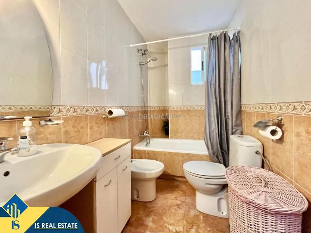 Apartamento en venta en Torrevieja, El Molino. Apartamento con piscina comunitaria, en la provincia de Alicante, en la ciudad de Torrevieja. 2 habitaciones 57 m² 1,4 kilómet. Apartamentos.