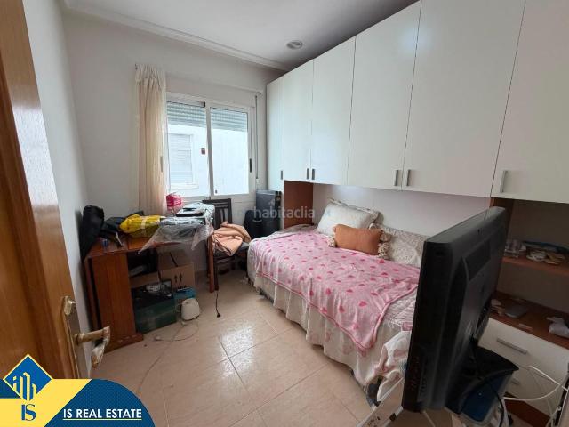 Apartamento en venta en Torrevieja, El Molino. Apartamento con piscina comunitaria, en la provincia de Alicante, en la ciudad de Torrevieja. 2 habitaciones 73 m² 600 metros. Apartamentos.