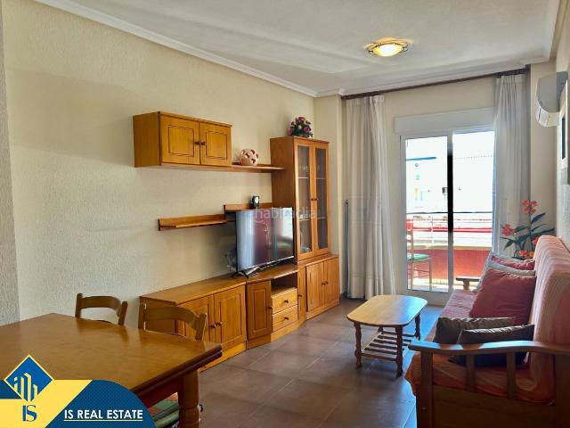 Apartamento en venta en Torrevieja, El Molino. Apartamento con terraza en la provincia de Alicante, en Torrevieja. 1 habitación 54 m² 1 kilómetro del mar. Apartamentos.