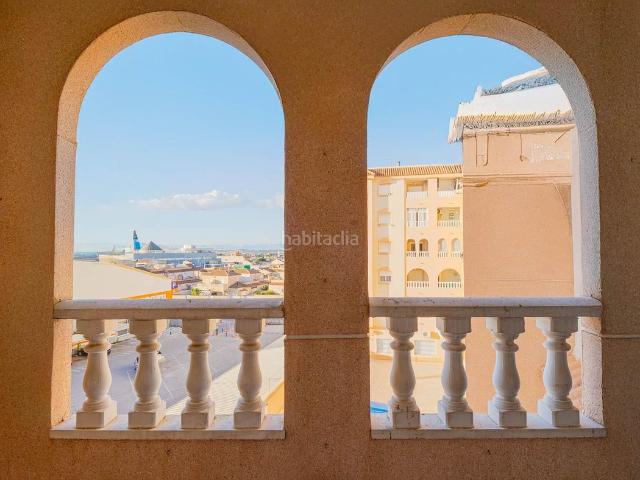 Apartamento en venta en Torrevieja, El Molino. Apartamento de 3 dormitorios con piscina comunitaria en Torrevieja. Apartamentos.