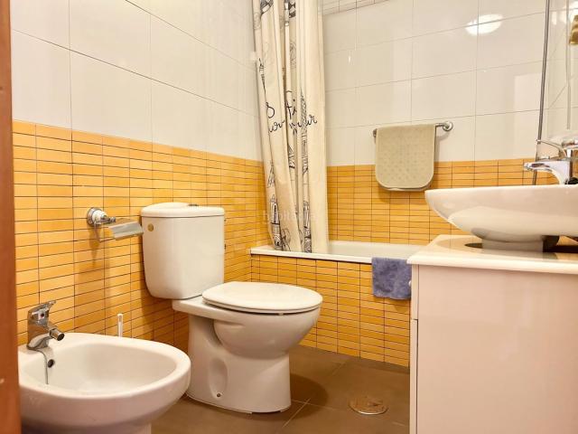 Apartamento en venta en Torrevieja, El Molino. Apartamento en venta en el centro de Torrevieja con garaje y trastero. Apartamentos.