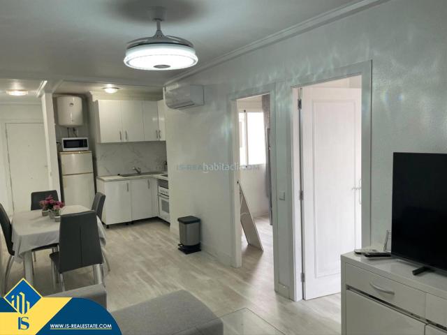 Apartamento en venta en Torrevieja, El Molino. Apartamento reformado con piscina comunitaria, en la provincia de Alicante, en la ciudad de Torrevieja. 2 habitaciones 57 m² 1. Apartamentos.