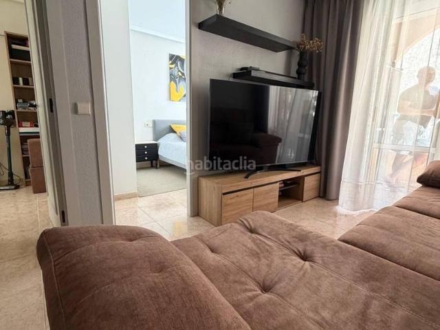 Apartamento en venta en Torrevieja, El Molino. Descubre este encantador apartamento en pleno centro de Torrevieja, ideal para quienes buscan comodidad, luz natural y una excelen. Apartamentos.