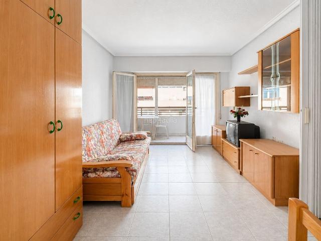 Apartamento en venta en Torrevieja, El Molino. DISPONIBLE EN VENTA!ampnbspiexclDescubre una excelente oportunidad de inversioacuten en el corazoacuten de Torrevieja! Este acoged. Apartamentos.