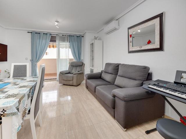 Apartamento en venta en Torrevieja, El Molino. Os presentamos este magnífico apartamento situado en pleno corazón de Torrevieja. A tan solo unos pasos del Corte Inglés y la esta. Apartamentos.