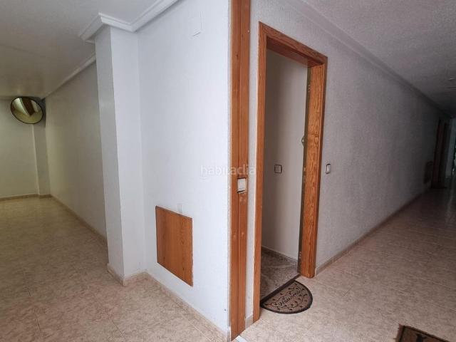 Apartamento en venta en Torrevieja, El Acequión. Oportunidad uacutenica junto al mar Este luminoso piso en cuarta planta ofrece una ubicacioacuten inmejorable a tan solo 200 paso. Apartamentos.