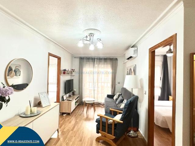 Apartamento en venta en Torrevieja, El Acequión. Apartamento con terraza, en la provincia de Alicante, en la ciudad de Torrevieja, en la zona de Playa del Acequión. 2 habitaciones. Apartamentos.