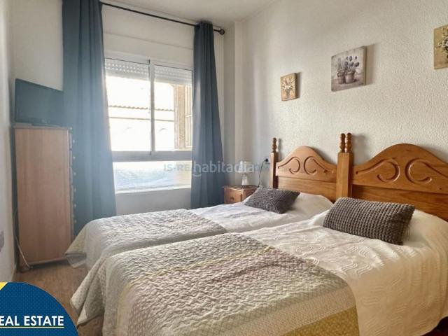 Apartamento en venta en Torrevieja, El Acequión. Apartamento con terraza en venta en la provincia de Alicante, Torrevieja, Playa del Acequión. 2 habitaciones 58 m² 150 metros. Apartamentos.