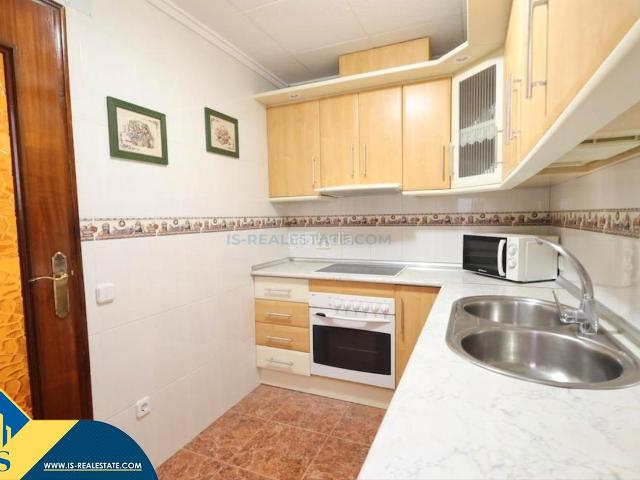 Apartamento en venta en Torrevieja, El Acequión. Apartamento con piscina compartida en Torrevieja, provincia de Alicante. 3 habitaciones 89 m² 10 metros al mar. Apartamentos.