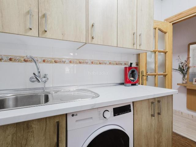 Apartamento en venta en Torrevieja, El Acequión. APARTAMENTO DE 2 HABITACIONES 1 BAÑO JUNTO A LA PLAYA EN TORREVIEJA ACEQUION. Apartamentos.