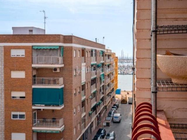 Apartamento en venta en Torrevieja, El Acequión. Apartamento reformado con terraza, en la provincia de Alicante, en la localidad de Torrevieja, en el barrio de Playa del Acequión. Apartamentos.