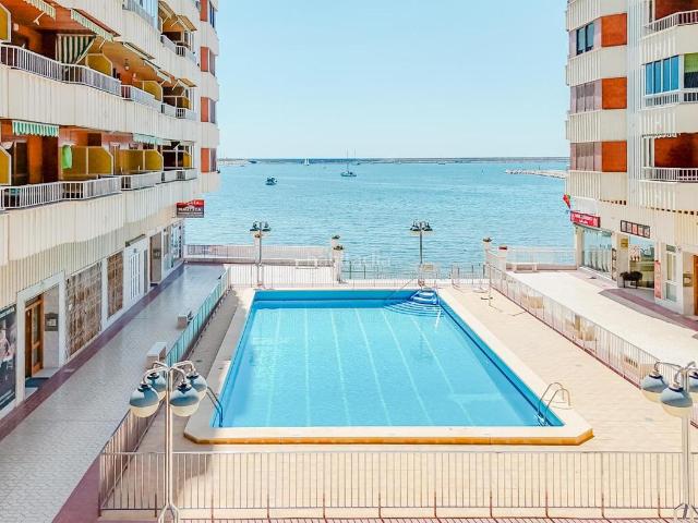 Apartamento en venta en Torrevieja, El Acequión. Descubre este espacioso y luminoso apartamento en quinta planta en Playa del Acequioacuten, Torrevieja, ideal tanto como residenci. Apartamentos.