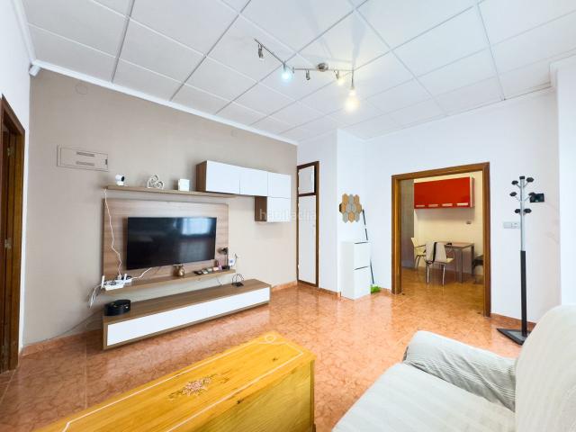 Apartamento en venta en Torrevieja, El Acequión. Este apartamento en planta baja con 3 dormitorios está situado a solo 100 metros de la playa del Acequión y a 250 metros de la pla. Apartamentos.