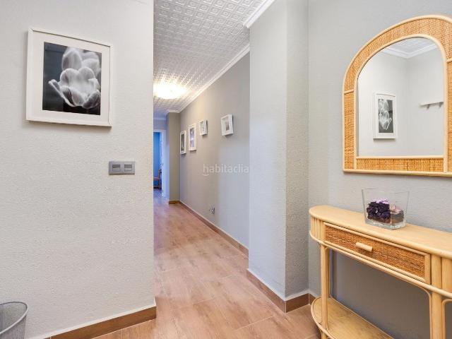 Apartamento en venta en Torrevieja, El Acequión. Lujo y amplitud a 20 metros del mar! Espectacular planta baja de 115 m2 en la Playa del Acequión, Torrevieja. 2 dormitorios, 2 bañ. Apartamentos.