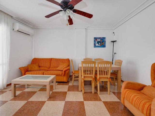Apartamento en venta en Torrevieja, Gaspar Perelló. Ático de 2 dormitorios con gran terraza soleada a 100 m de la playa de La Mata. Apartamentos.